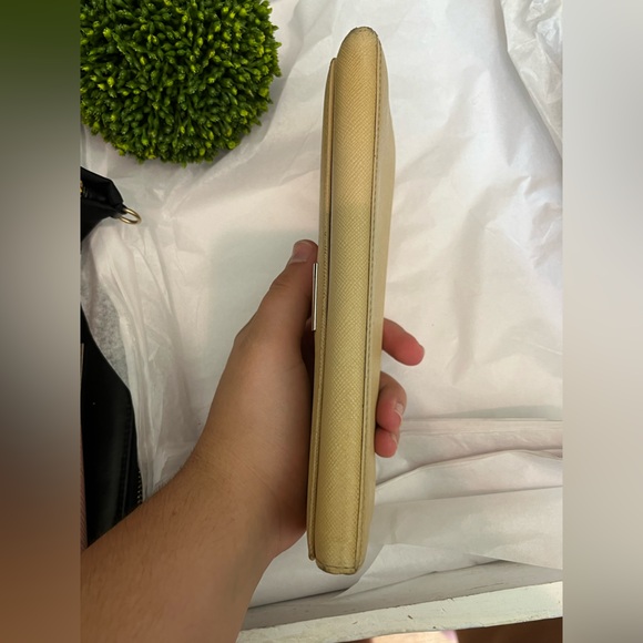 Authentic Buberry leather wallet - Picture 8 of 13